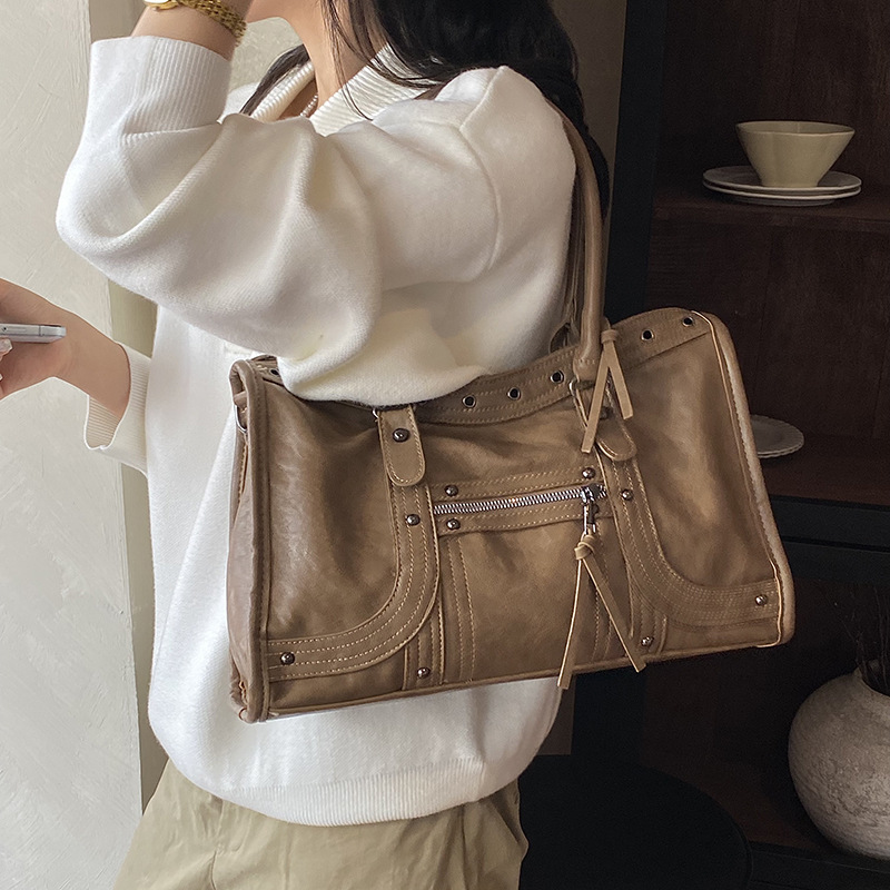 Tas Tangan Sepeda Motor Retro  - Leatherwork Rivets ulasan dan harga