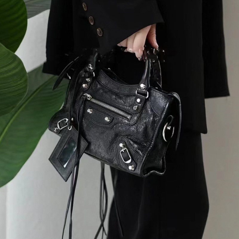 Tas Selempang Wanita Gaya Moto - Leatherwork Rivets ulasan dan harga