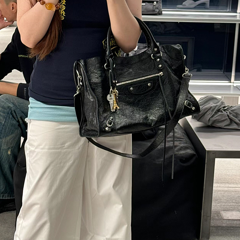 Tas Selempang Wanita Gaya Moto - Leatherwork Rivets ulasan dan harga