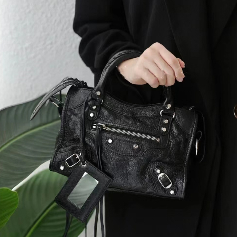 Tas Selempang Wanita Gaya Moto - Leatherwork Rivets ulasan dan harga