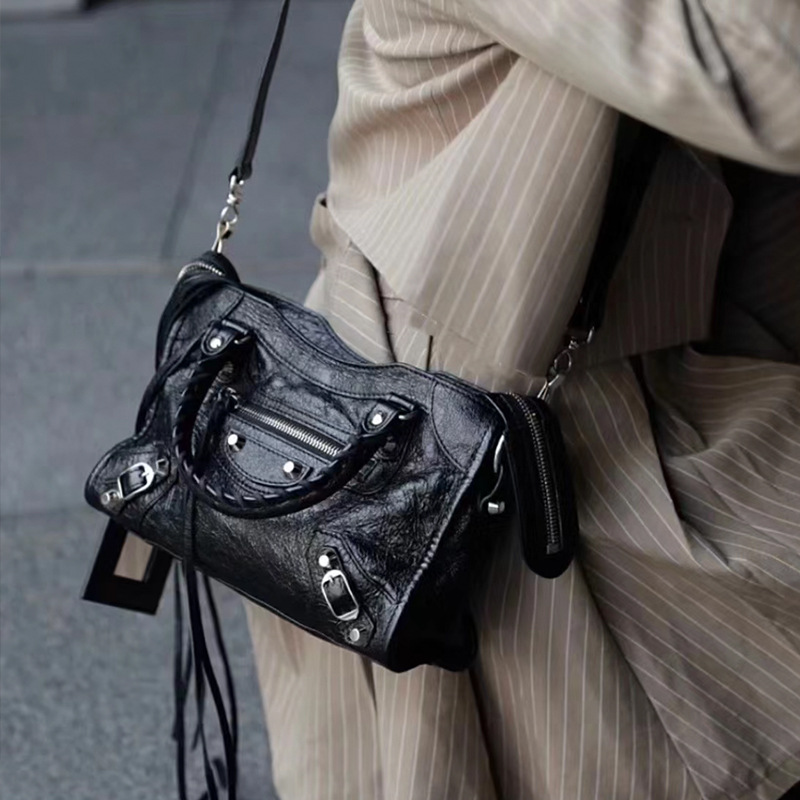 Tas Selempang Wanita Gaya Moto - Leatherwork Rivets ulasan dan harga